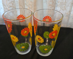 2 Vintage 1 Pint Hazel Atlas Daisy Sour Cream Glasses