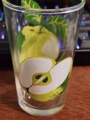 Set of 2 Vintage 70s/ 80s Pear Design Glasses
