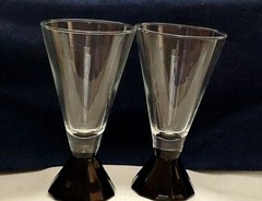 Wine Drinking Glasses Pair Clear w Black Bottom Unique 12-sided Base 5″ 5 oz VTG