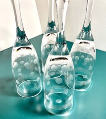 4 excellent Thomas O’brien 8.5”Champagne Flutes Dotted Pattern trumpet footing