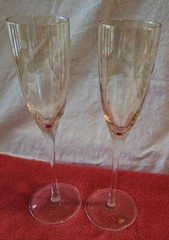 VINTAGE SET OF 2 ETCHED CHAMPAGNE GLASS WITH LONG STEM, UNMARKED