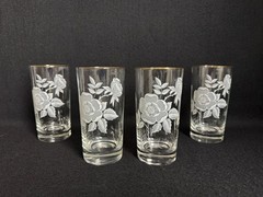Set of 4 Vintage Wild Rose Pattern Floral Tumblers with Gold Rim 5 1/2″ Tall