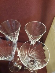 Set of (4) Sasaki Reflections Clear Wine Glasses – 8″ ta- 4 oz – Japan