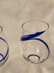 Pier 1 Swirl Line Blue Colbalt Water or Large Red Wine 8 7/8″ Glass Set 2
