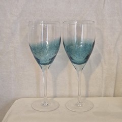 SET OF 2 ROCHER & CO. WINE WATER GLASSES WITH AQUA TEAL CONTROLLED AIR BUBBLES