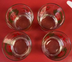 Vtg 80’s Christmas Libbey Cocktail Glass SET OF 4 Tumbler Green Wreath Red Bells