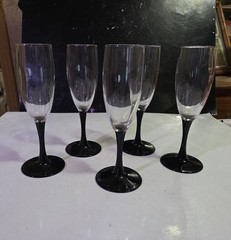5 Cristal D’Arques Luminarc USA Domino Signature Black 7.5″ Champagne Flutes