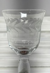 Set of 2 Vintage Mini Glasses Wreath Design Unmarked READ AND SEE PHOTOS