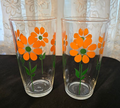 2 Vintage 1 Pint Hazel Atlas Daisy Sour Cream Glasses