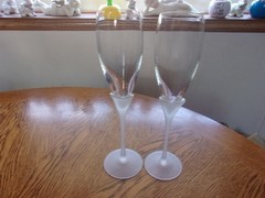 Toasting Flutes Frosted Petal Stem 9 7/8″ Crystal Mikasa Blown Glass – Set of 2
