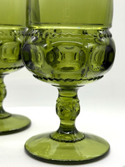 VINTAGE 1960s INDIANA GLASS «KINGS CROWN» AVOCADO GREEN GOBLETS SET 5.75″H