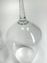 Simple & Pretty Set of Crystal Wine Glasses Set of Four 8-1/2″ Tall 16oz