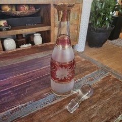 Vintage Frosted Cut Glass Traube Cranberry Red & Gold Decsnter 16″ Tall Pretty!