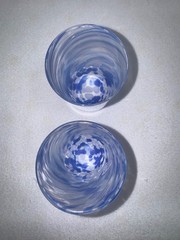 VTG Pair Malibu Blue & White Swirl Drinking Tumblers Hand Blown Art Glass 16oz.