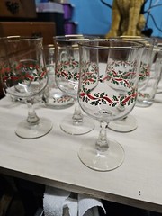 Set of 16 Vintage Christmas Libbey Ribbon & Berry Festive Glasses (OK)