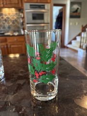 Vintage Holly & Berries Christmas Holiday Drink Glasses Tumblers – Set Of 8