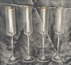 NIB Slate Set of 4 24k Gold Rimmed Hammered Finish Glass Champagne Flutes 6oz