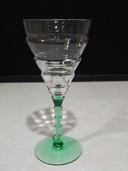 1- RARE Central Glass Works 7.5″ MODERNE Uranium GREEN Water Wine Goblet Stem