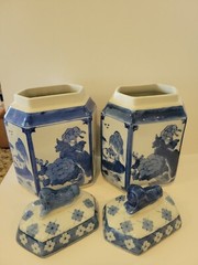 Oriental Porcelain Blue & White Ceramic Tea Conister .Foo Fig Guardian on Lid .