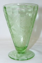Four Green Jeannette Floral Poinsettia Footed Tumblers
