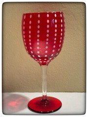 Six Gorgeous VIETRI White Pearl Red Wine Glasses in Pristine Condition.