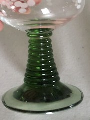 2 VTG LUMINARC ETCHED WINE GLASSES GREEN BEEHIVE STEM GRAPE VINE 100 ML