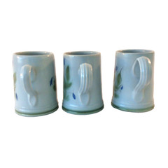 BUCHAN THISTLEWARE SET 3 TANKARDS STEINS COFFEE MUGS 4 1/8″H SCOTLAND #187