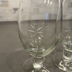 Set of 4 Glass goblets. Beautiful classic design. Etched Starburst