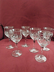 5 + 1 Aperitif floral dot etched design glasses. 4 1/4″ H -2 1/2″ dia- 3 Oz cap.