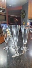 Elegant Set Of 4 Trumpet Style Champagne Toasting Flutes 9 «