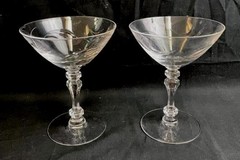 Lot of 4 Embossed Hexagon Stemmed Crystal Wine Glasses Pre-Owned Set