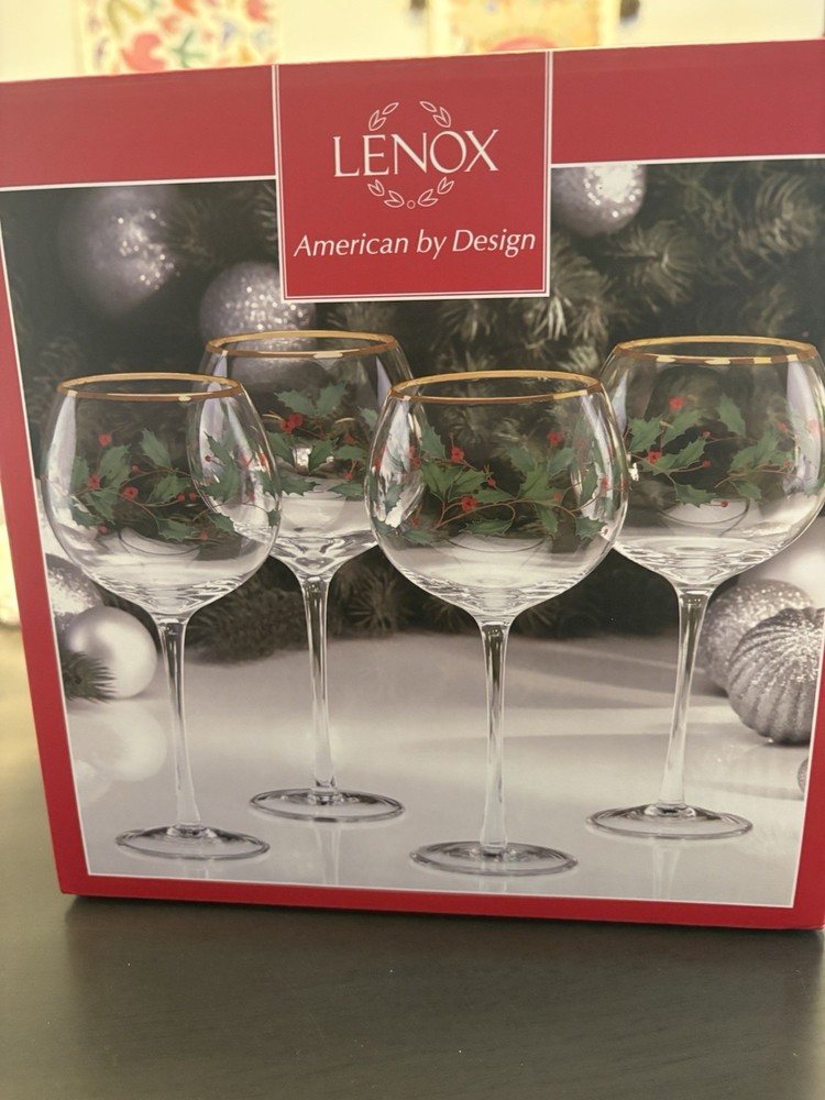 Lenox American by Design Holly Berry Gold Rim Decorated Christmas Wine Glass