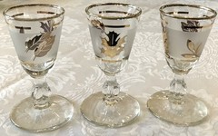 22 Pieces – Vintage Libby Frosted Golden Leaf Glass with Accessories