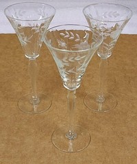 VINTAGE CRYSTAL ETCHED FLOWER & LEAVES DESIGN SMOOTH STEM SHOT GLASS