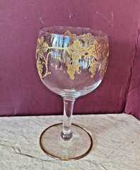 5.5″ Wine Glass Gold Grapes & Leaves Pattern