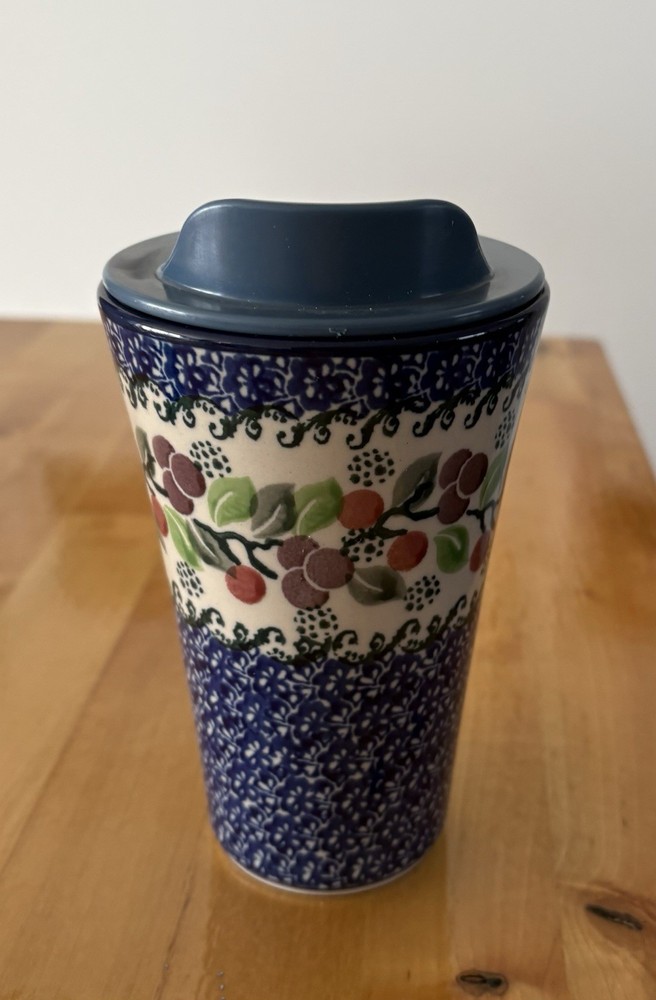 POLISH POTTERY TUMBLER WITH LID Blue Purple Rose And Green Floral Boleslawiec