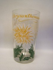 Peanut Butter Glass Chrysanthemum White Flower w/ Yellow Highlights 5″ tall