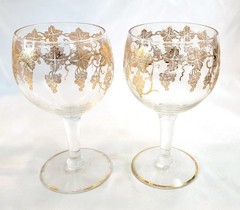 Vtg One Pair Gold Etched Grapes & Leaves Vines 6″ Wine Goblet Unmarked Stemware