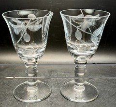Set of 2 Vietri Incanto Olive Crystal Wine Glasses 6.75″