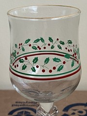 Arby’s Wine Glass Goblet Holly Berry 1985 Mistletoe Christmas Bow Stem VTG MCM