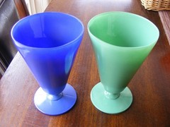 2 Anchor Hocking Footed Goblet Sundae, Iced Tea Glasses Blue & Green VTG
