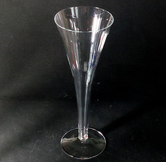 TIFFANY & CO TRUMPET CHAMPAGNE FLUTE, Blown Lead Crystal, 10 oz, 9 1/8″, SIGNED