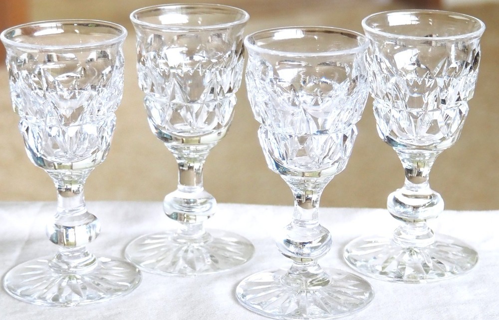 Set of 4 beautiful Crystal vintage Tudor ‘Raleigh’ sherry glasses – England