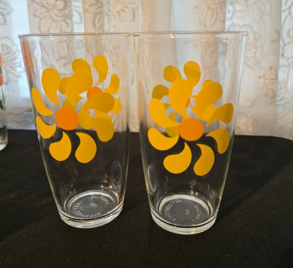 2 Vintage 1 Pint Hazel Atlas Pinwheel / Daisy Sour Cream Glasses