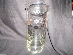 TALL VINTAGE DECANTER/PITCHER/CARAFE W/POUR SPOUT – LOVELY FLORAL DESIGN – LQQK!