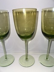 Vintage Green Stemmed Wine Glasses Set Of Four 9” Tall Holds 12 Fluid Ounces