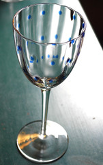 Vtg 8″ CLEAR WAVED OPTIC PANEL w BLUE POLKA DOTS WATER GOBLET GLASS Hand Blown