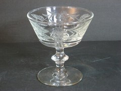 VTG CRYSTAL HAND CUT CHAMPAGNE/SHERBET GLASS/S LEAF/FLORAL DESIGN 4” RARE, MINT!