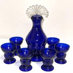 New Martinsville MOONDROPS BLUE 8 1/2″ DECANTER & STOPPER W/ 6 -SHOT GLASSES