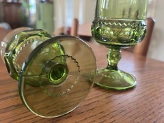Set of 2 small Avocado «King’s Crown» Glasses, Thumbprint footed